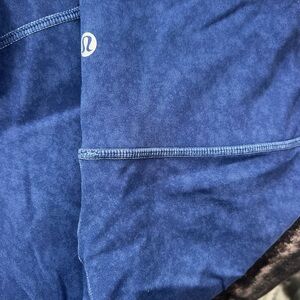 Lululemon Wunder Under cropped size 4 jean blue silk feel cropped size 4